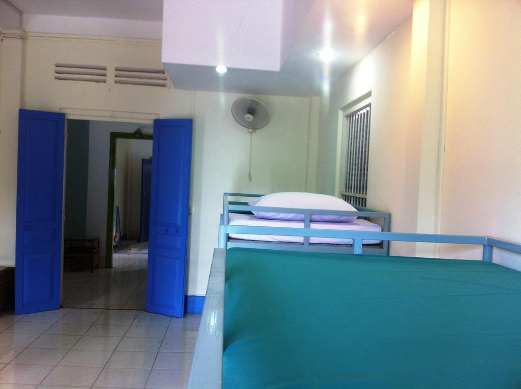The Living Quarters Hostel 543 シェムリアップ 部屋 写真