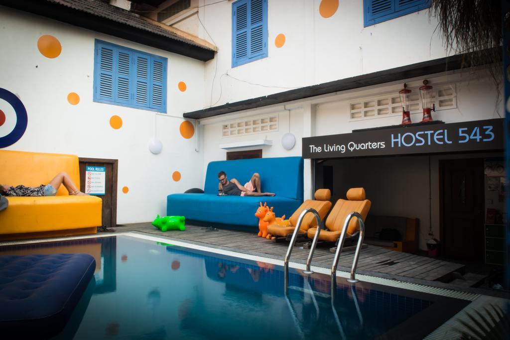 The Living Quarters Hostel 543 シェムリアップ エクステリア 写真